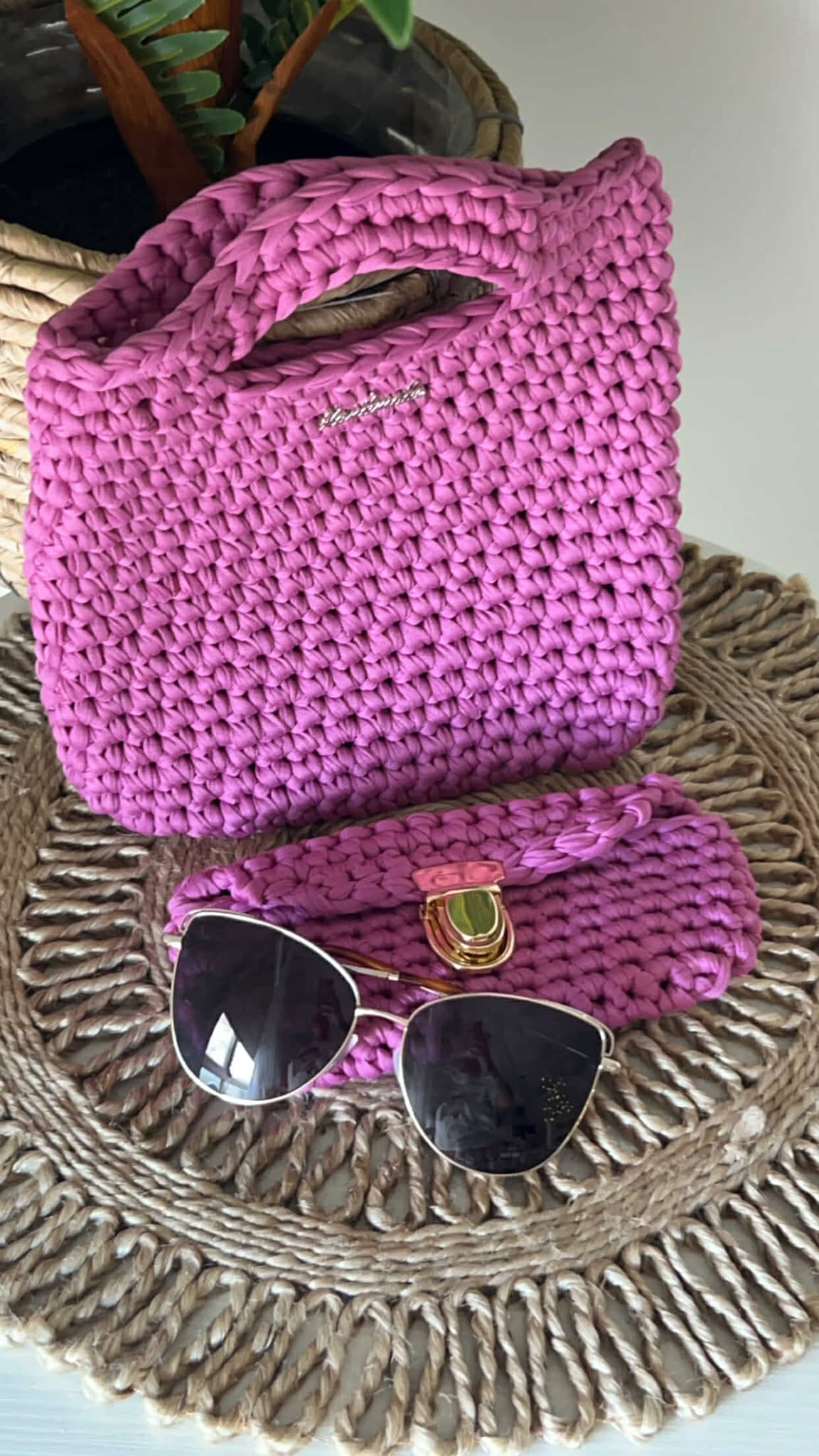 MINNY BAG w MATCHY MATCH Sunnies case Fuchsia